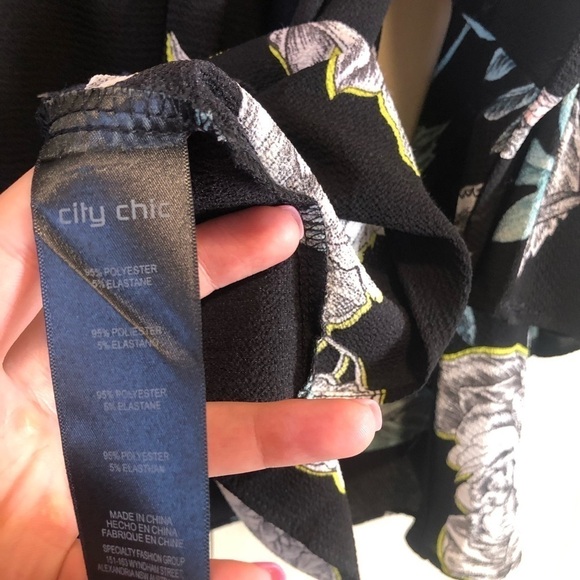 City Chic Floral Bell Sleeve Quarter Zip Blouse XL (22) - Picture 6 of 7